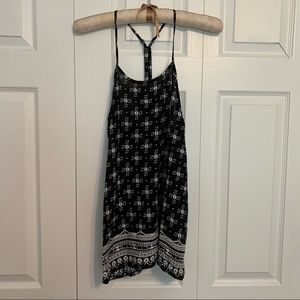 🌸 3/$15 Old Navy Flowy Black Printed Baja High Neck Racerback Tank Top Size M